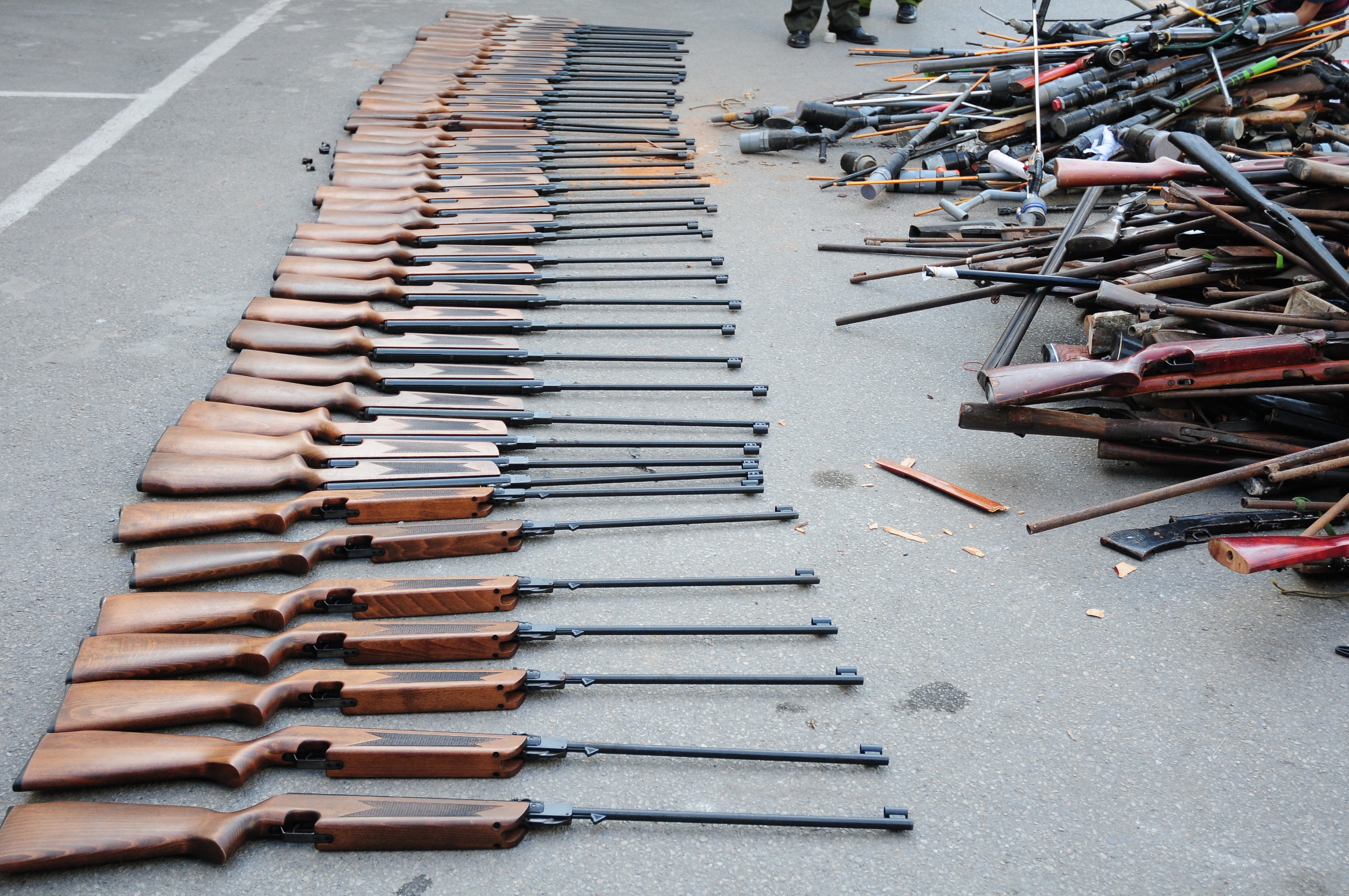 Công an quận Dương Kinh: Vận động giao nộp 3 khấu súng tự chế, 335 viên đạn